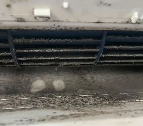 北海市空调吹的风有股烧焦味是怎么回事